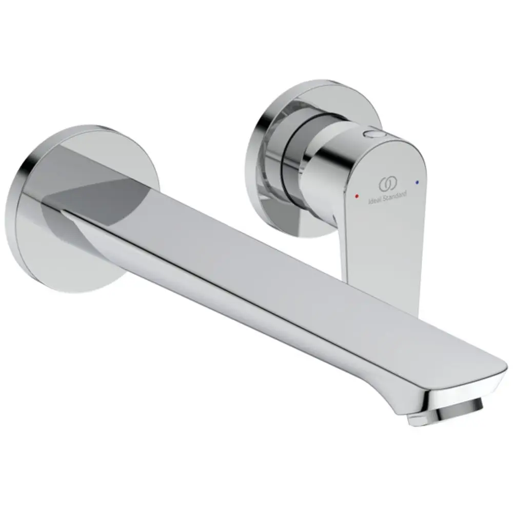 Wandarmatur in chromfarbigem Finish von Ideal Standard, mit einem rechteckigen Auslauf und einer kompakten, runden Steuerungseinheit.
